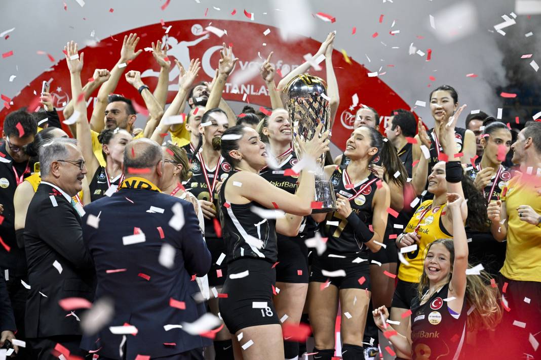 Zehra Güneş ve arkadaşlarından çılgın kutlama 9